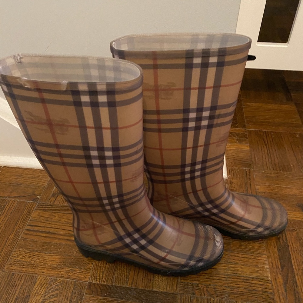 Women’s Burberry Rain-boots size 8
